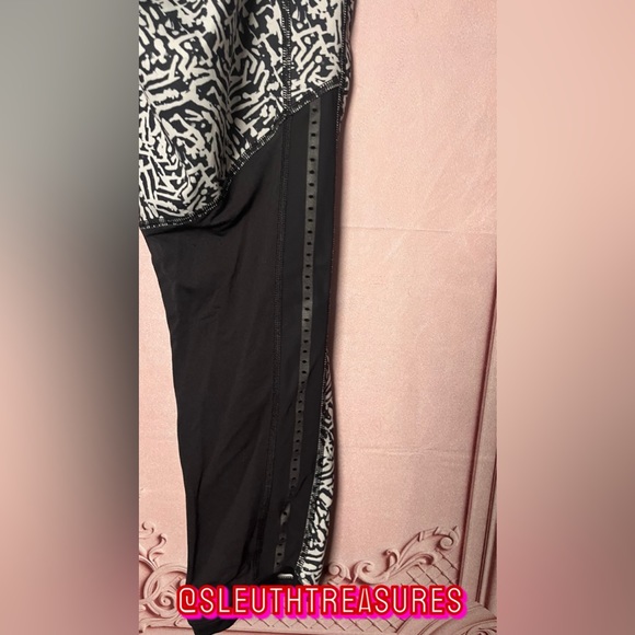 Lululemon Pace Pusher High Rise Crop Leggings Black White Animal Print Size 6 - Picture 6 of 9